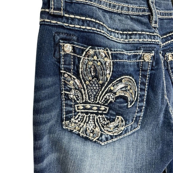 Miss Me Jeans Bootcut Size 28/6 Fleur De Lis Blue Denim Studded Sequins EUC - Picture 4 of 11